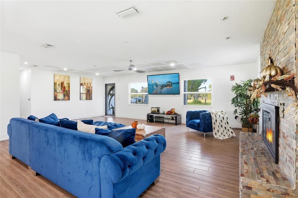 Active With Contract: $750,000 (4 beds, 3 baths, 2848 Square Feet)