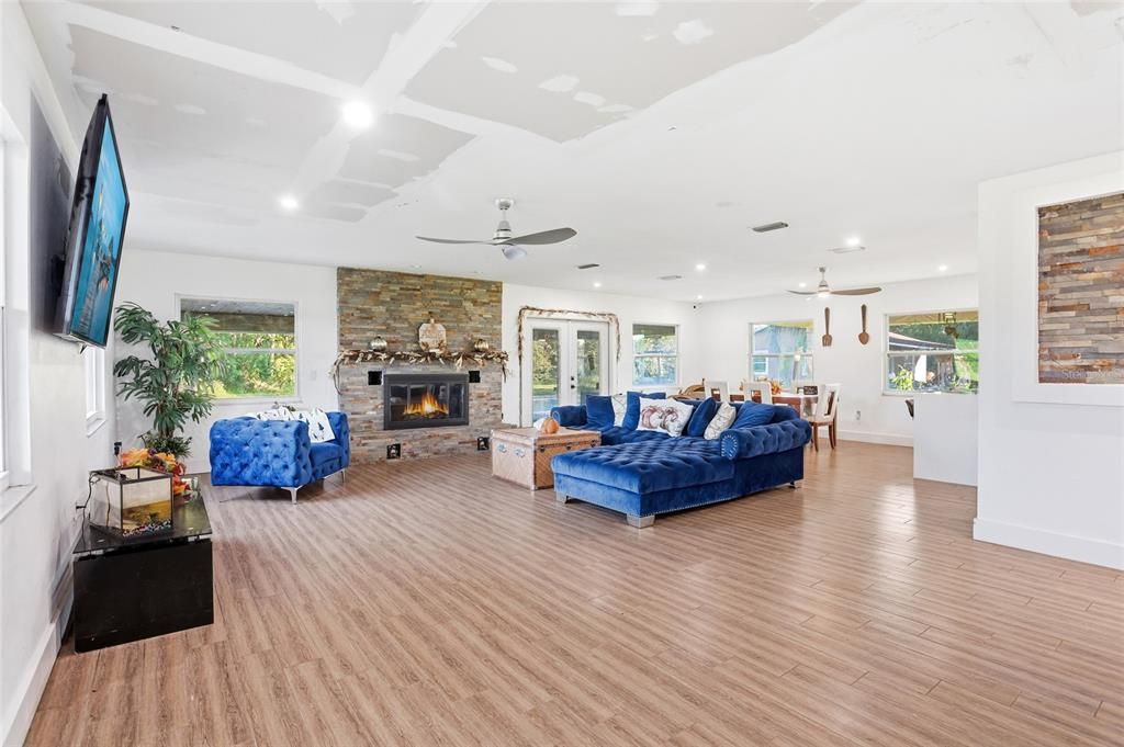 Active With Contract: $750,000 (4 beds, 3 baths, 2848 Square Feet)