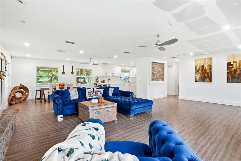 Active With Contract: $750,000 (4 beds, 3 baths, 2848 Square Feet)