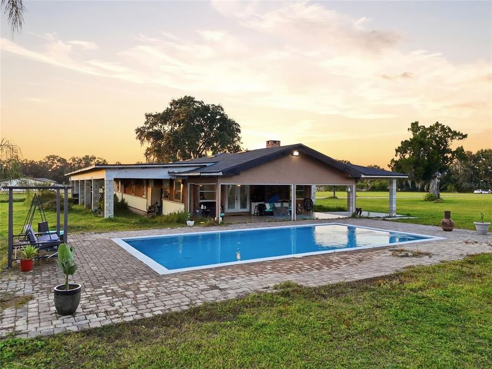 Active With Contract: $750,000 (4 beds, 3 baths, 2848 Square Feet)