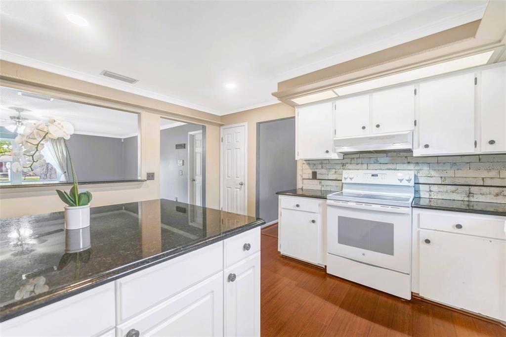 Activo con contrato: $349,990 (3 camas, 2 baños, 2045 Pies cuadrados)