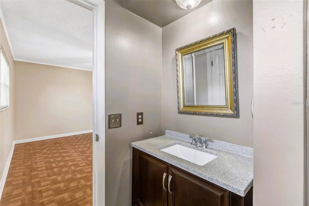 Activo con contrato: $349,990 (3 camas, 2 baños, 2045 Pies cuadrados)