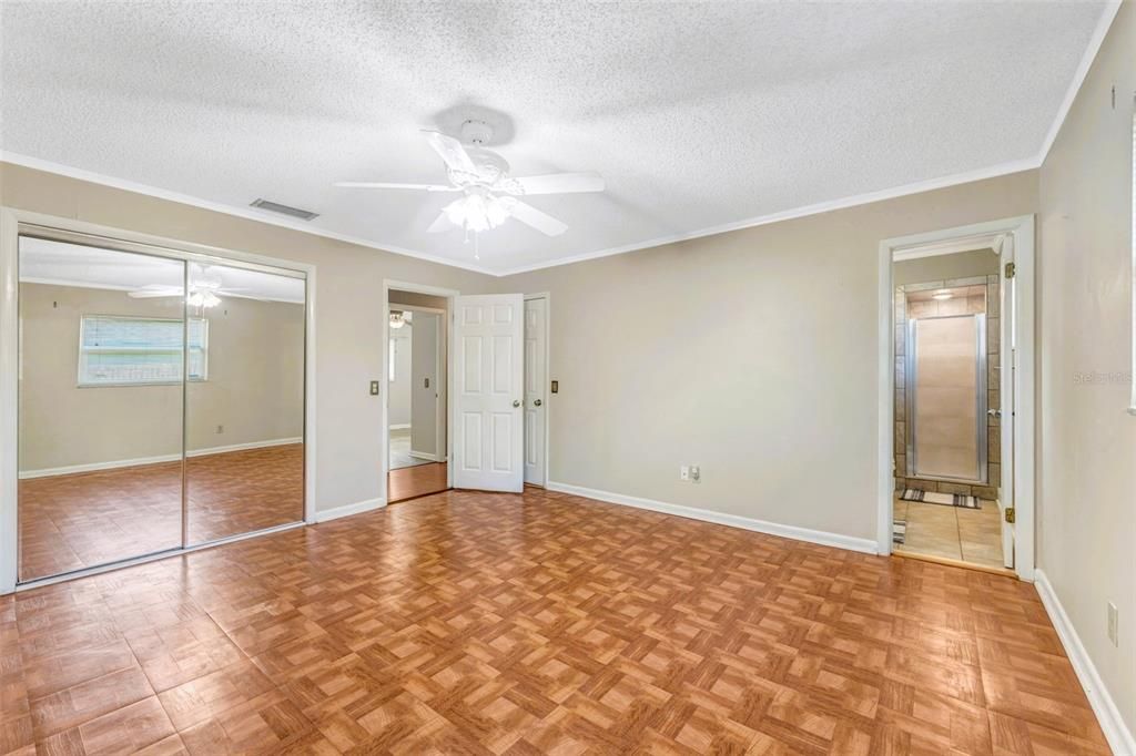 Activo con contrato: $349,990 (3 camas, 2 baños, 2045 Pies cuadrados)