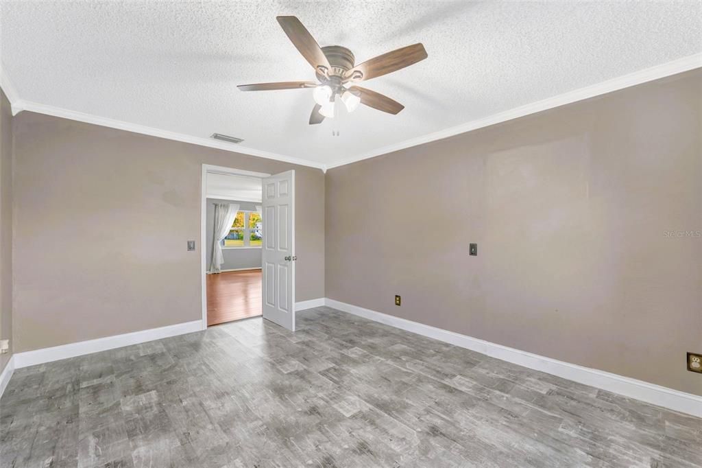 Activo con contrato: $349,990 (3 camas, 2 baños, 2045 Pies cuadrados)