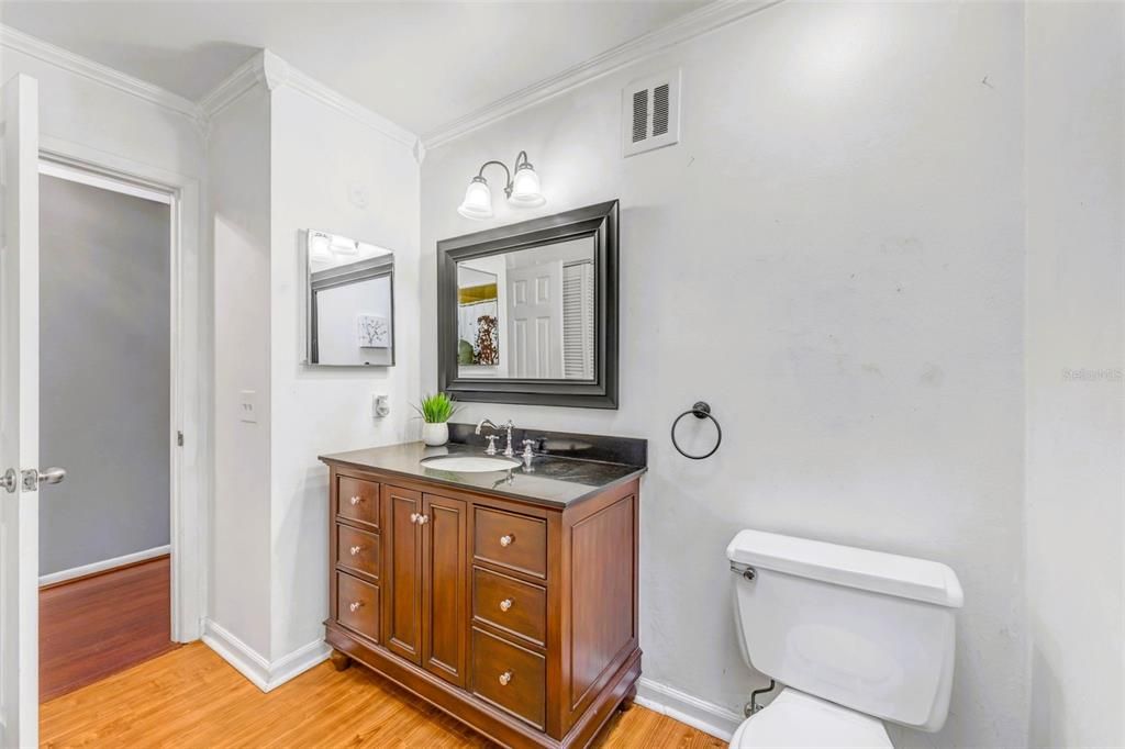 Activo con contrato: $349,990 (3 camas, 2 baños, 2045 Pies cuadrados)