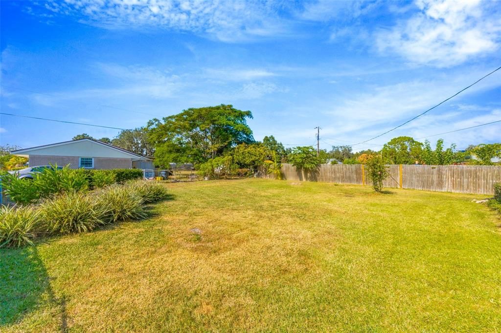 Activo con contrato: $349,990 (3 camas, 2 baños, 2045 Pies cuadrados)