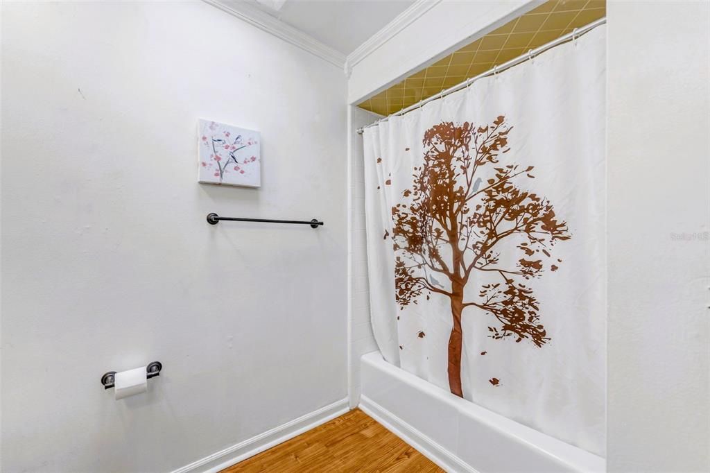 Activo con contrato: $349,990 (3 camas, 2 baños, 2045 Pies cuadrados)