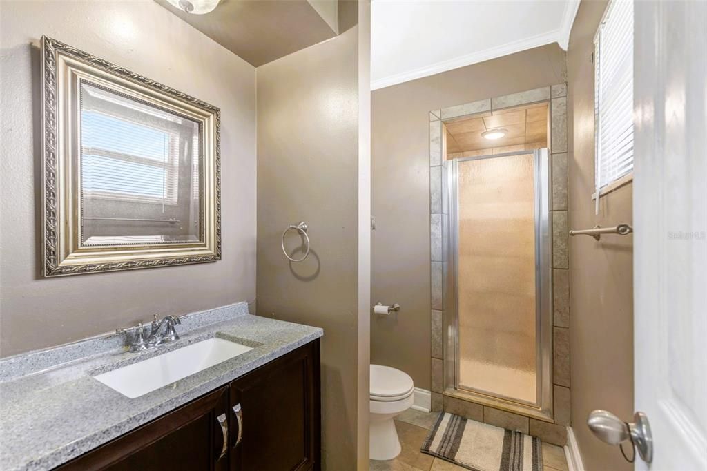 Activo con contrato: $349,990 (3 camas, 2 baños, 2045 Pies cuadrados)