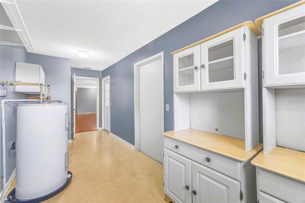 Activo con contrato: $349,990 (3 camas, 2 baños, 2045 Pies cuadrados)