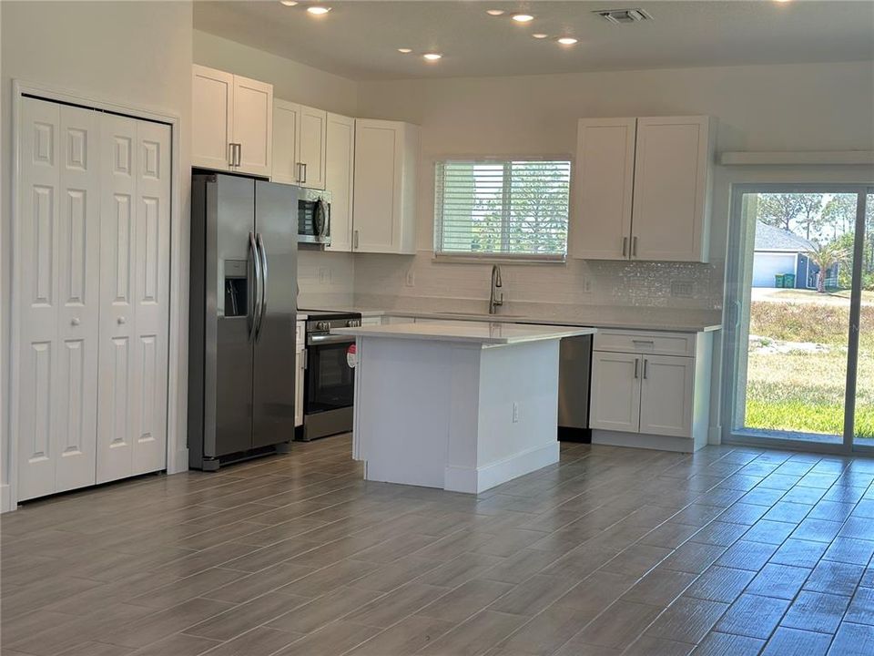 For Rent: $1,995 (3 beds, 2 baths, 1656 Square Feet)