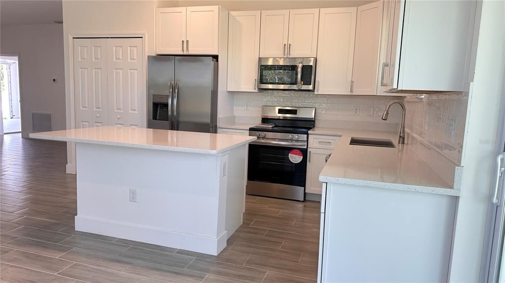 For Rent: $1,995 (3 beds, 2 baths, 1656 Square Feet)