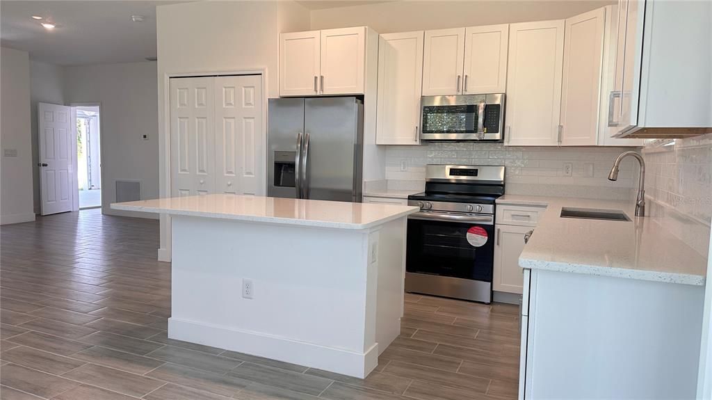 For Rent: $1,995 (3 beds, 2 baths, 1656 Square Feet)