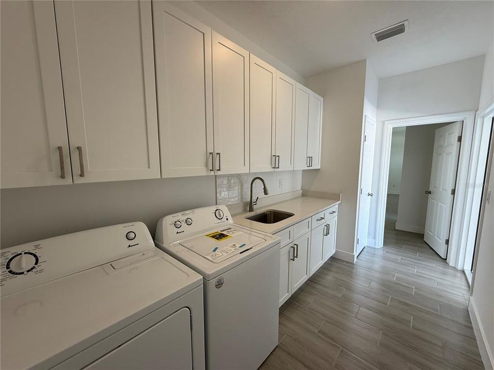 For Rent: $1,995 (3 beds, 2 baths, 1656 Square Feet)