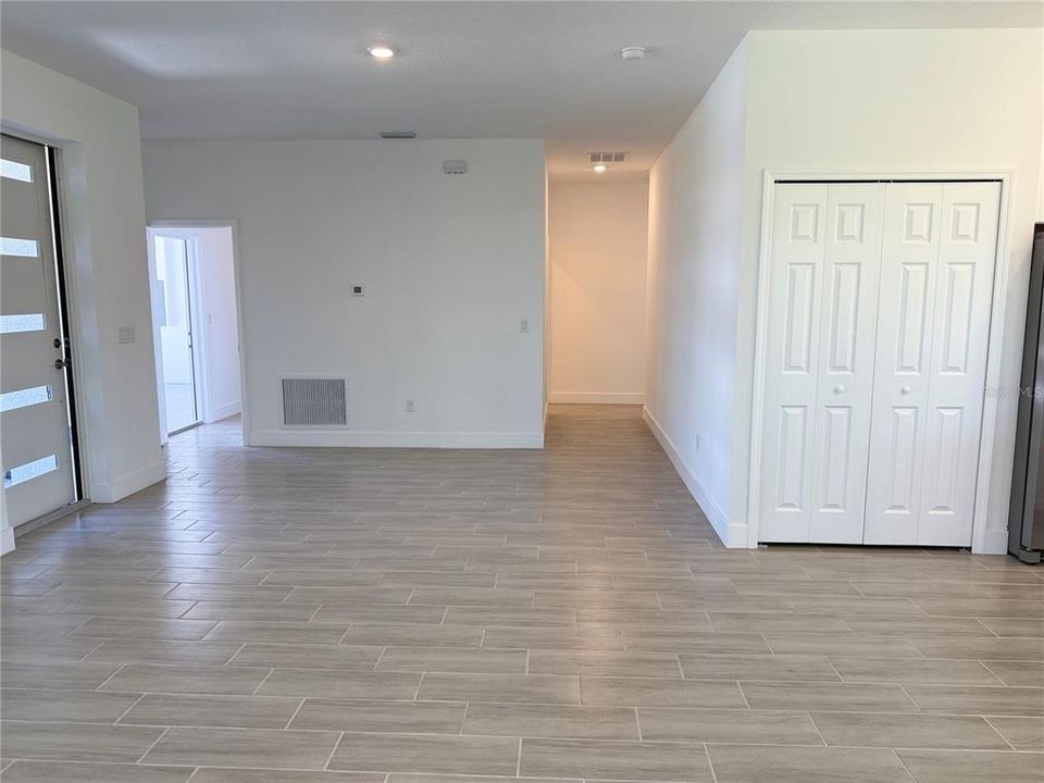 For Rent: $1,995 (3 beds, 2 baths, 1656 Square Feet)