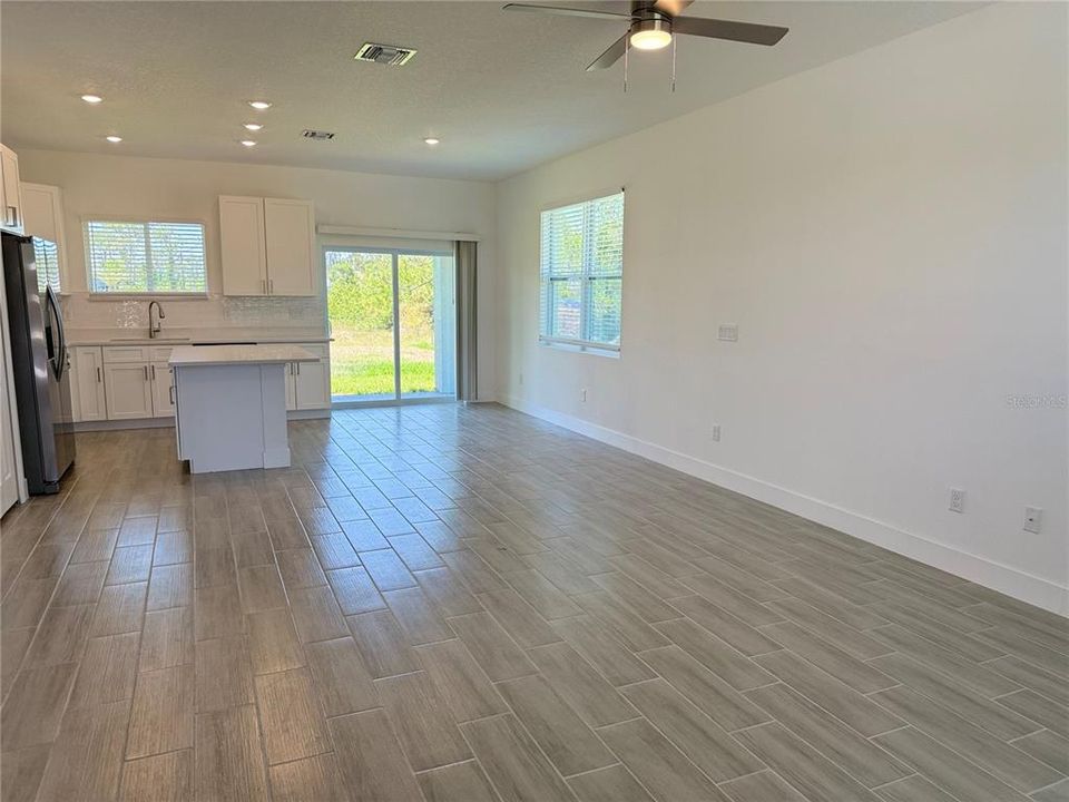 For Rent: $1,995 (3 beds, 2 baths, 1656 Square Feet)