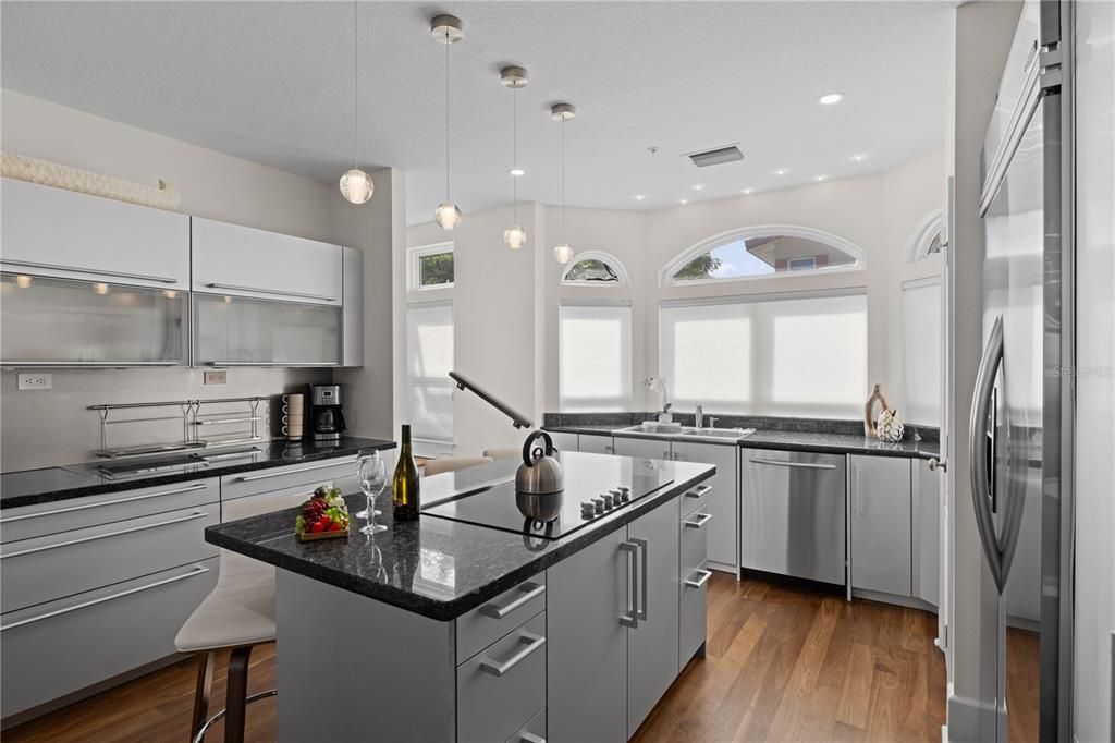 На продажу: $1,295,000 (3 спален, 2 ванн, 1722 Квадратных фут)