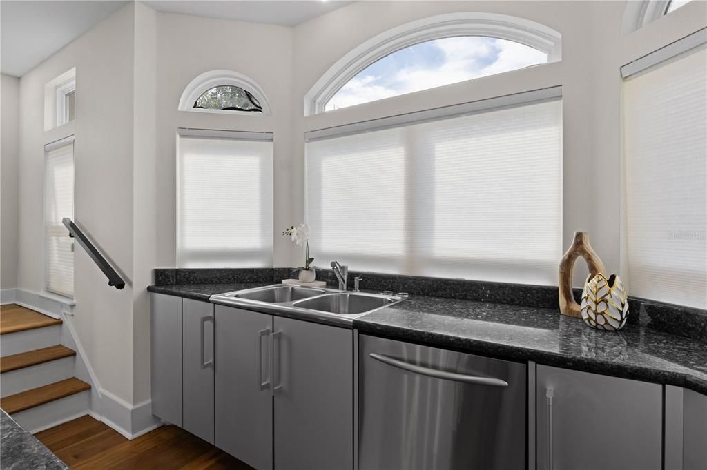 На продажу: $1,295,000 (3 спален, 2 ванн, 1722 Квадратных фут)