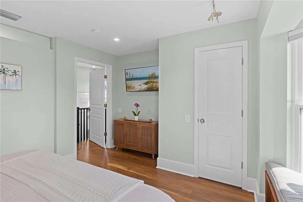 На продажу: $1,295,000 (3 спален, 2 ванн, 1722 Квадратных фут)