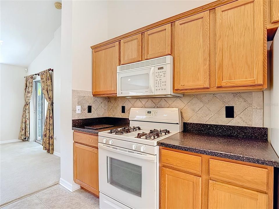 Active With Contract: $325,000 (3 beds, 2 baths, 1412 Square Feet)