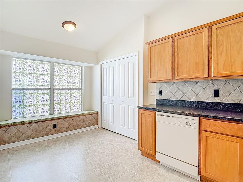 Active With Contract: $325,000 (3 beds, 2 baths, 1412 Square Feet)