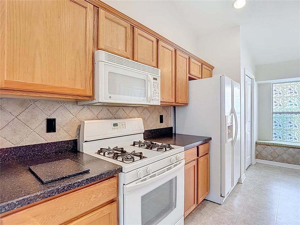 Active With Contract: $325,000 (3 beds, 2 baths, 1412 Square Feet)