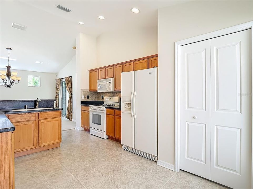 Active With Contract: $325,000 (3 beds, 2 baths, 1412 Square Feet)