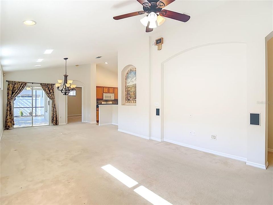 Active With Contract: $325,000 (3 beds, 2 baths, 1412 Square Feet)