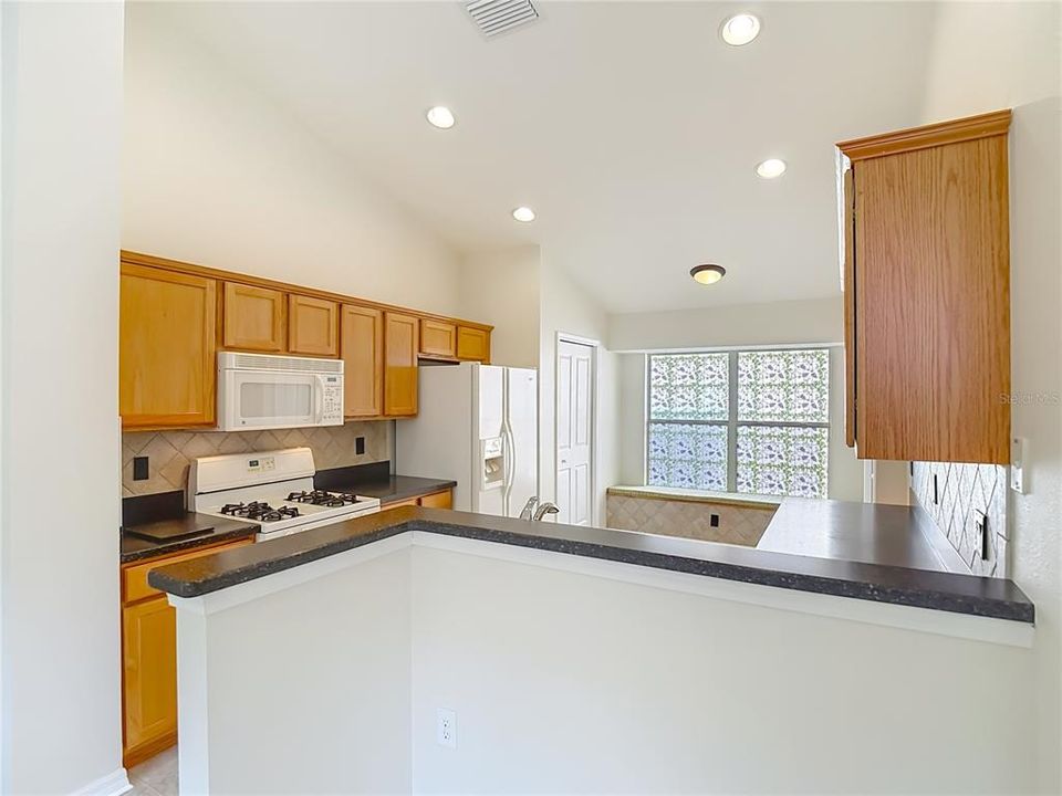 Active With Contract: $325,000 (3 beds, 2 baths, 1412 Square Feet)