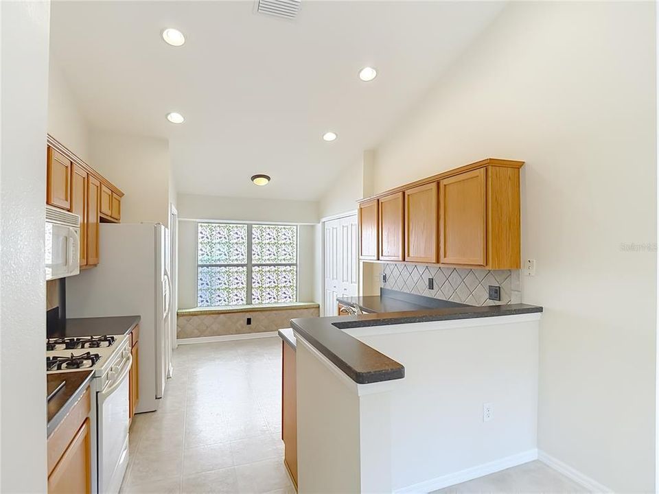 Active With Contract: $325,000 (3 beds, 2 baths, 1412 Square Feet)