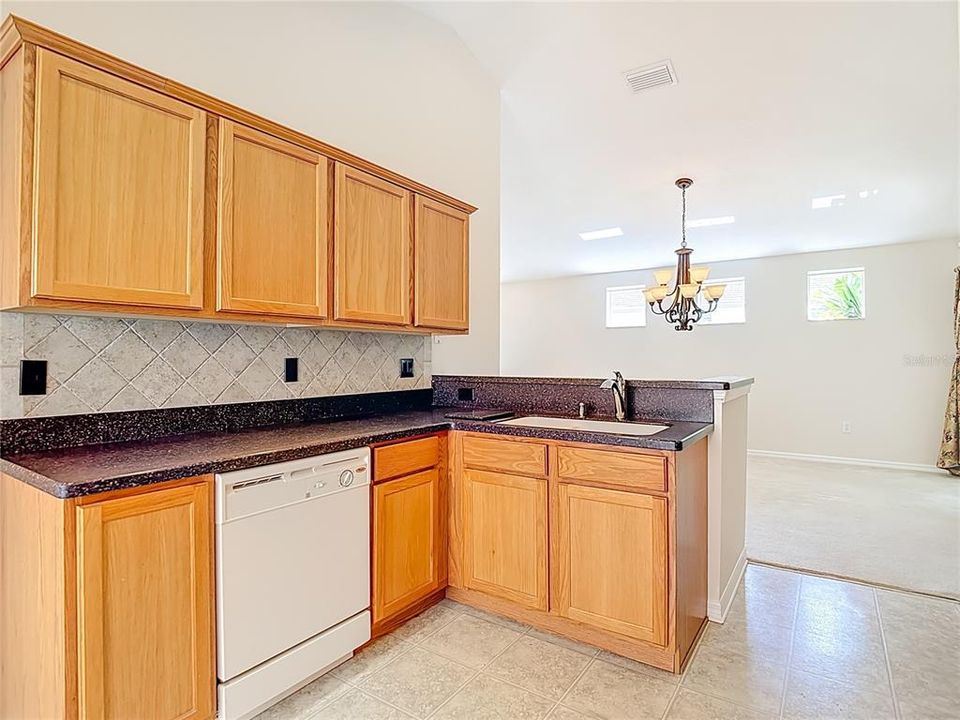 Active With Contract: $325,000 (3 beds, 2 baths, 1412 Square Feet)