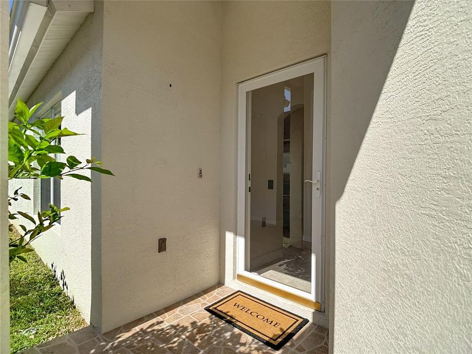 Active With Contract: $325,000 (3 beds, 2 baths, 1412 Square Feet)