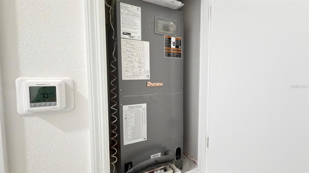 待售: $289,000 (4 贝兹, 2 浴室, 1660 平方英尺)