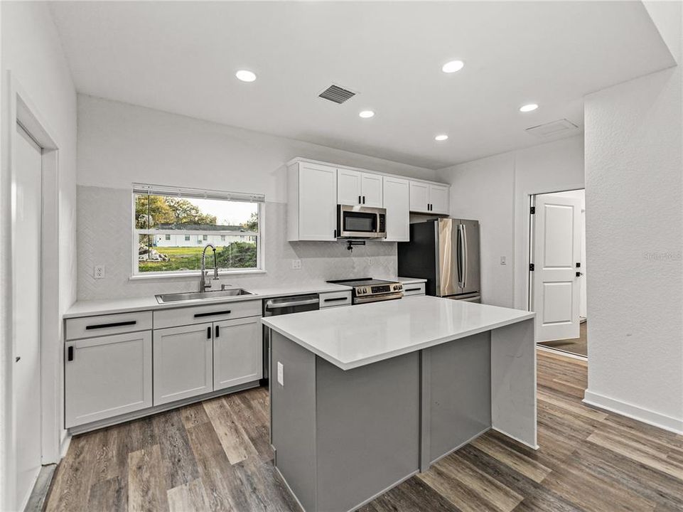 待售: $299,900 (3 贝兹, 2 浴室, 1280 平方英尺)