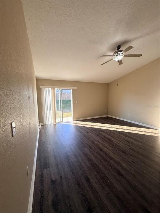 En Venta: $229,900 (3 camas, 2 baños, 1736 Pies cuadrados)