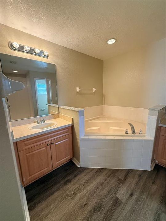 En Venta: $229,900 (3 camas, 2 baños, 1736 Pies cuadrados)