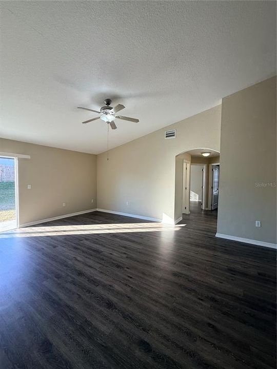 En Venta: $229,900 (3 camas, 2 baños, 1736 Pies cuadrados)