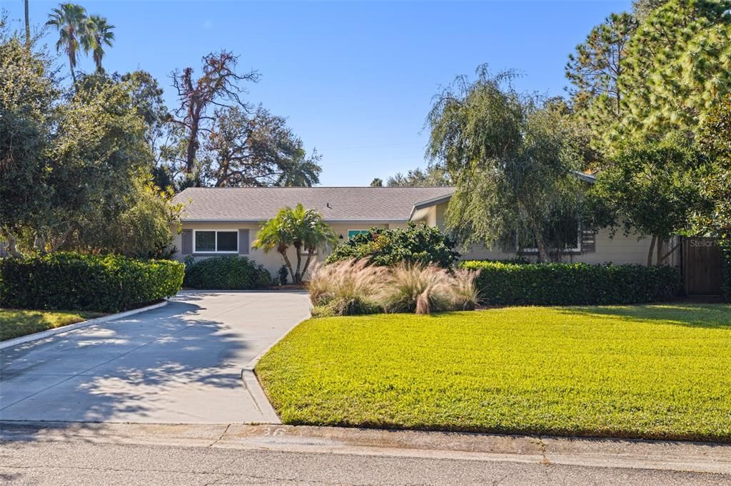 For Sale: $575,000 (4 beds, 2 baths, 1780 Square Feet)