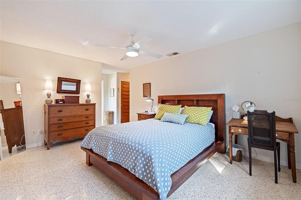 For Sale: $575,000 (4 beds, 2 baths, 1780 Square Feet)