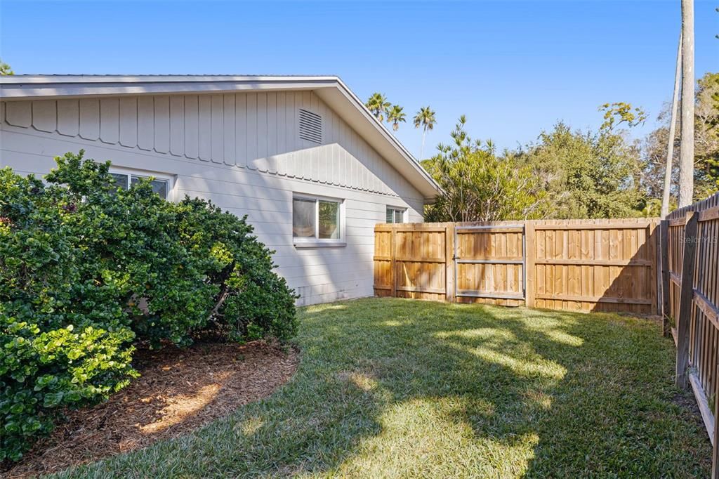 For Sale: $575,000 (4 beds, 2 baths, 1780 Square Feet)