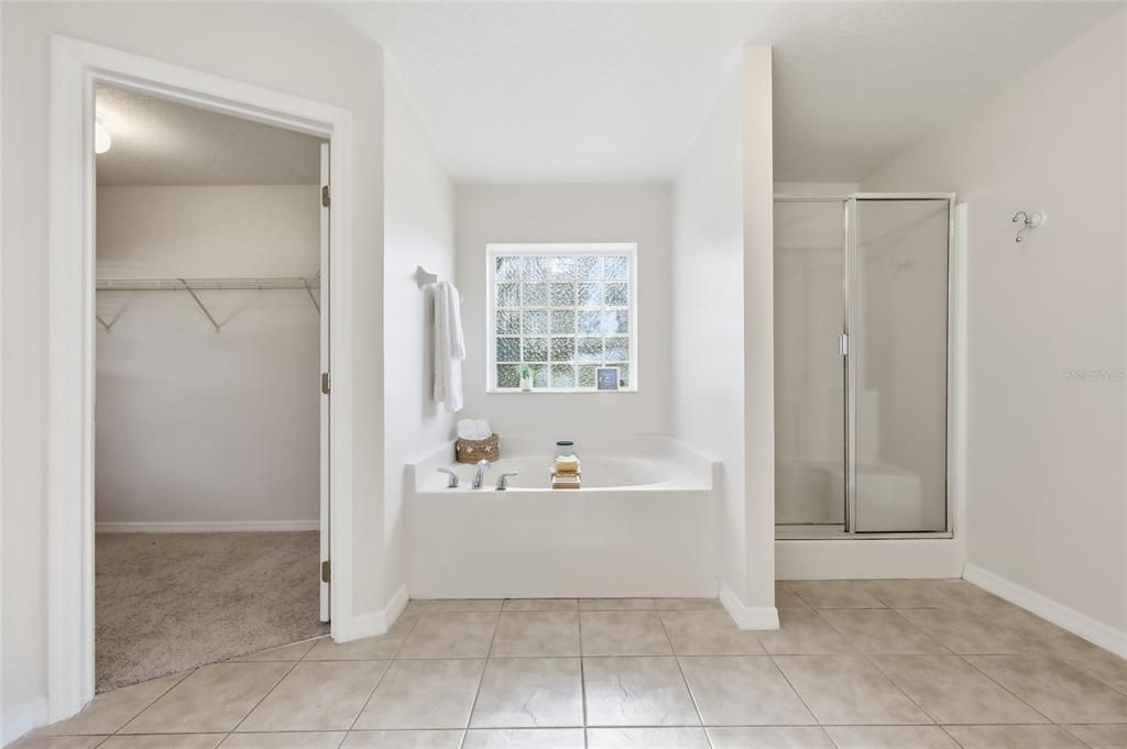 For Sale: $450,000 (4 beds, 2 baths, 2554 Square Feet)