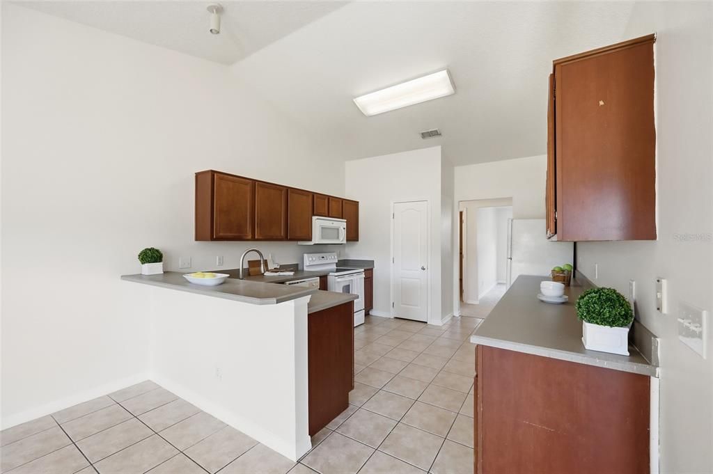 For Sale: $450,000 (4 beds, 2 baths, 2554 Square Feet)