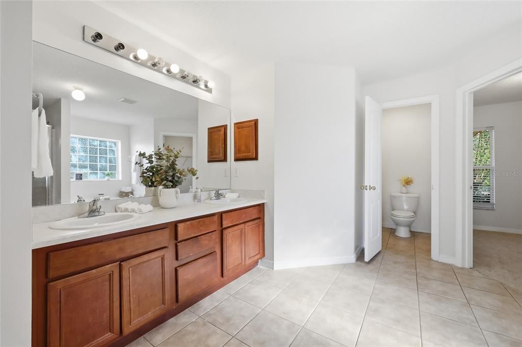 For Sale: $450,000 (4 beds, 2 baths, 2554 Square Feet)