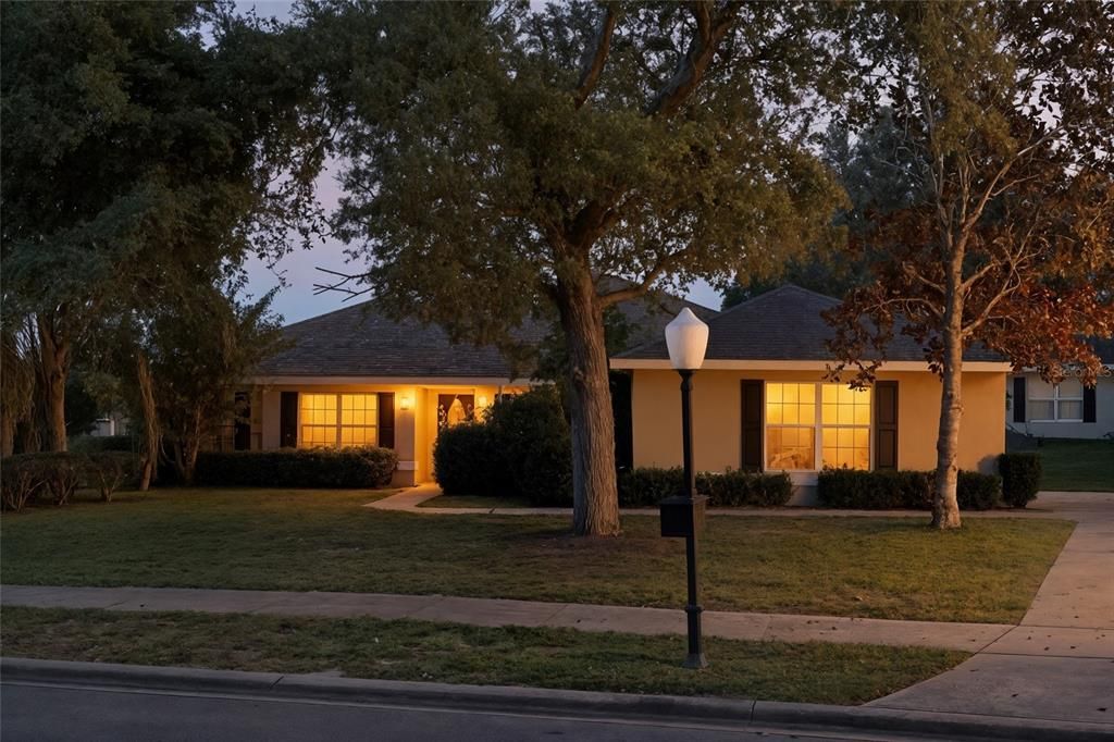 For Sale: $450,000 (4 beds, 2 baths, 2554 Square Feet)