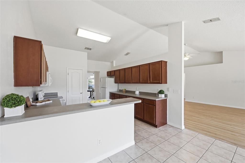 For Sale: $450,000 (4 beds, 2 baths, 2554 Square Feet)