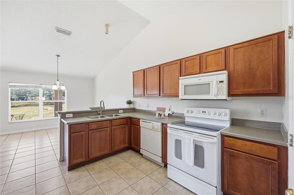For Sale: $450,000 (4 beds, 2 baths, 2554 Square Feet)
