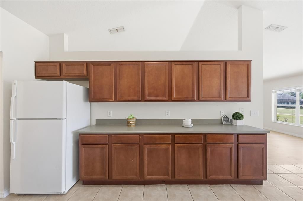 For Sale: $450,000 (4 beds, 2 baths, 2554 Square Feet)