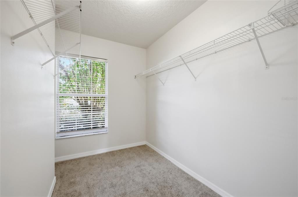 For Sale: $450,000 (4 beds, 2 baths, 2554 Square Feet)