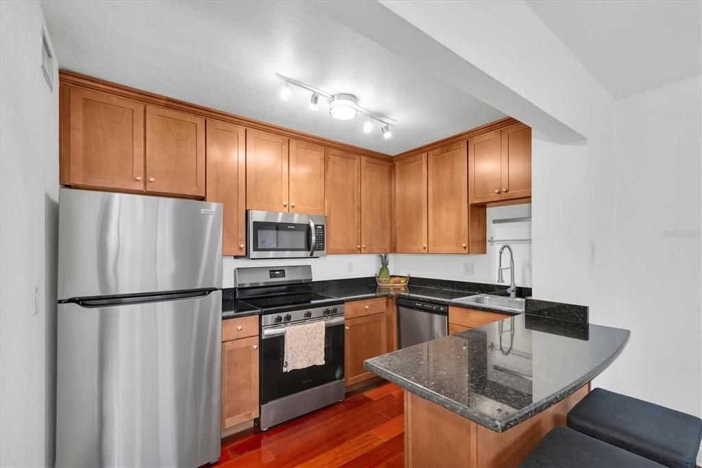 待售: $309,000 (1 贝兹, 1 浴室, 660 平方英尺)