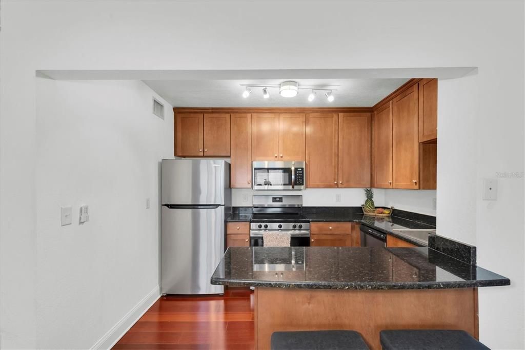 待售: $309,000 (1 贝兹, 1 浴室, 660 平方英尺)