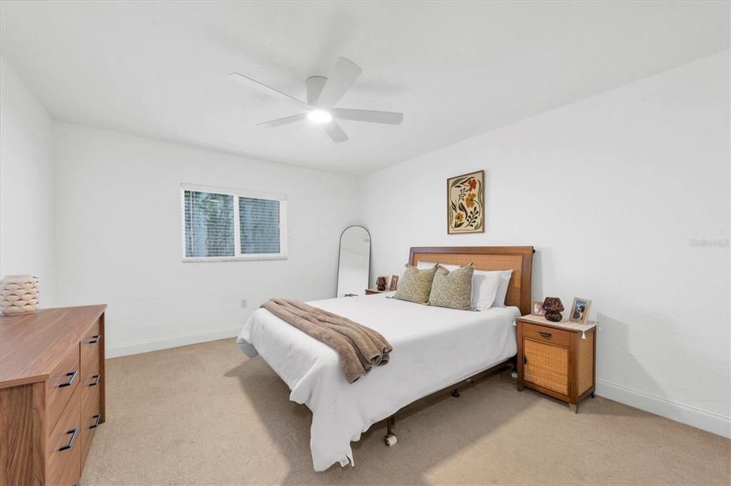 待售: $309,000 (1 贝兹, 1 浴室, 660 平方英尺)